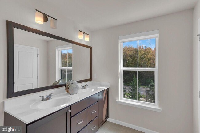 Building Photo - 29 Beachwood Dr
