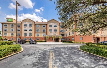 Building Photo - Furnished Studio-Miami - Airport - Doral - 87th Avenue South