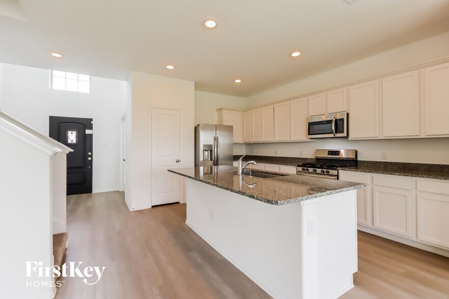 Building Photo - 23709 Pagliano Ct