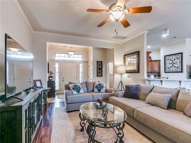 Building Photo - 4817 Montrose Dr