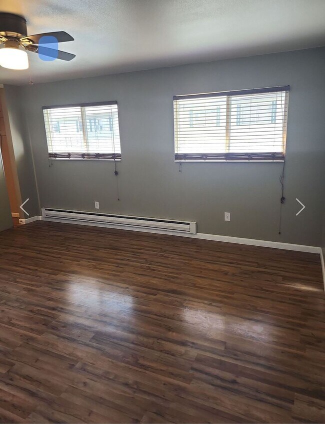 Building Photo - Centrally located condo