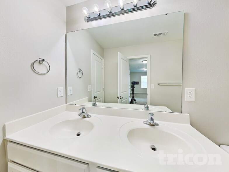 Building Photo - 1935 Windy Willow Ln