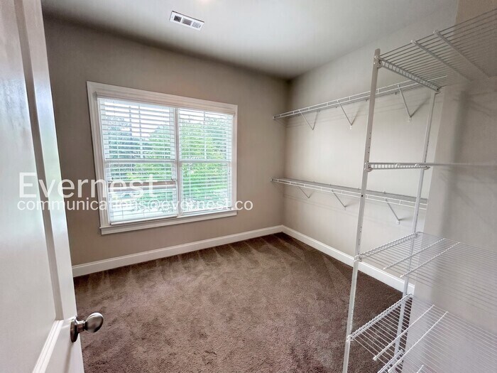Building Photo - 1643 Fairview Dr
