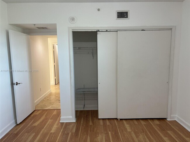Building Photo - 15051 Royal Oaks Ln