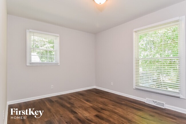 Building Photo - 2314 Killarney Dr