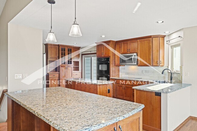 Building Photo - 5 bed/3 bath Main-Level Living with Design...