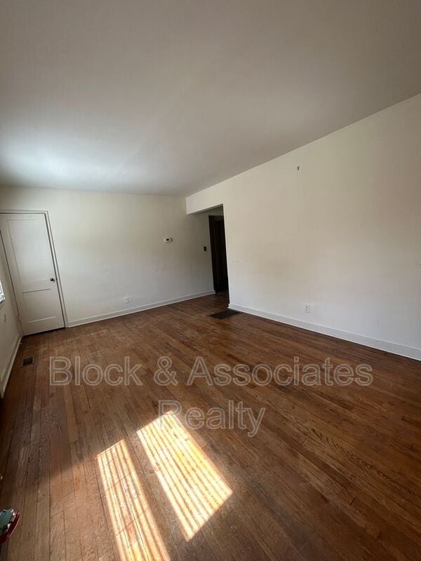 Building Photo - 2509 Miller Park Cir