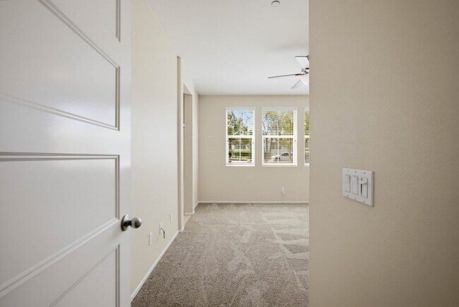 Building Photo - 42910 Avenida Amistad