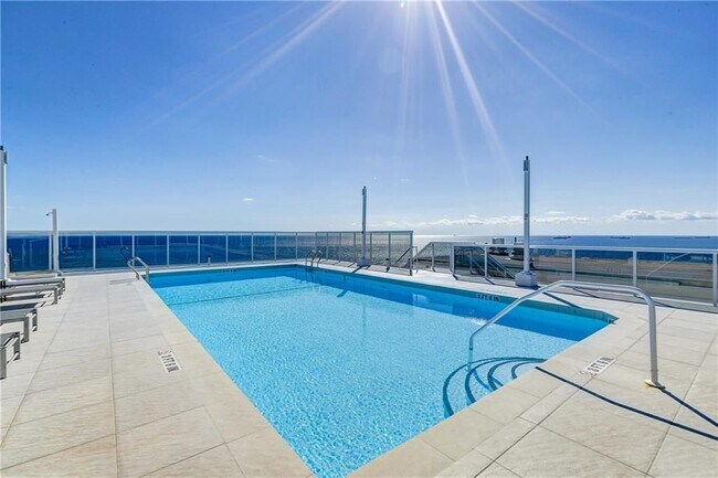Building Photo - 2841 N Ocean Blvd