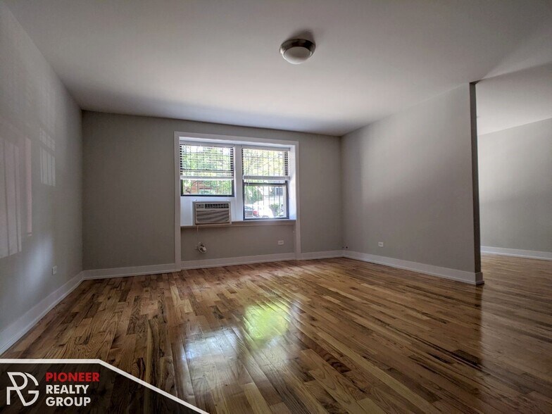 Building Photo - 556 W Arlington Pl