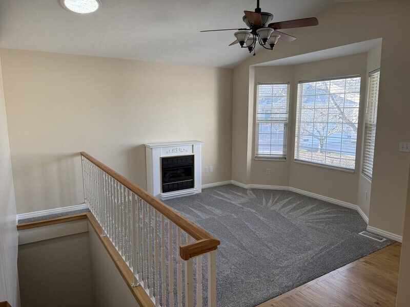 Building Photo - 679 E Villager Ln