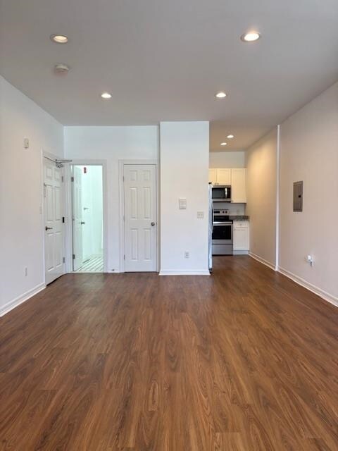 Building Photo - 525 BROADWAY