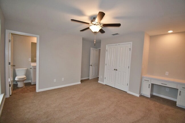 Building Photo - Gorgeous luxury 2BD/2.5BA M'boro townhome w/garage, washer/dryer, across from MTSU!