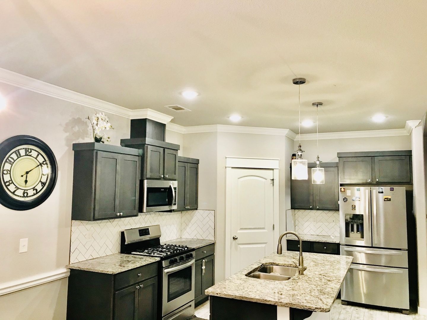 Building Photo - 1224 Bradley St