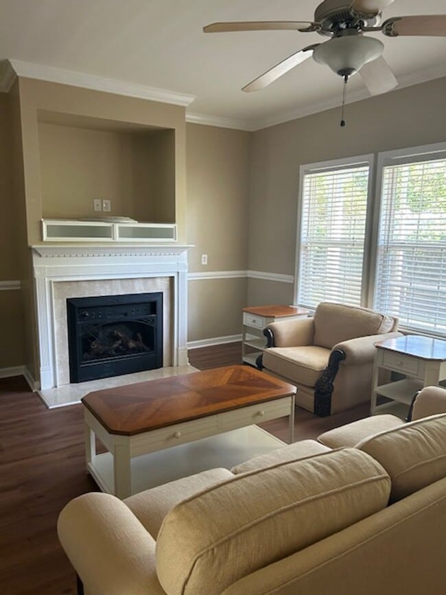 Building Photo - Pine Island Townhomes