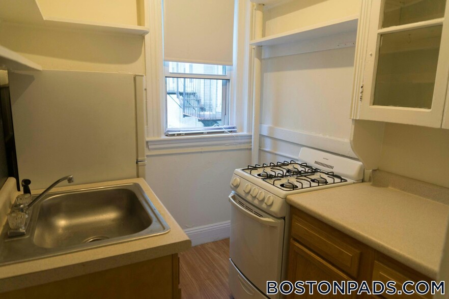 Building Photo - 1175 Boylston St