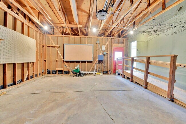 Building Photo - 6824 S Willow St