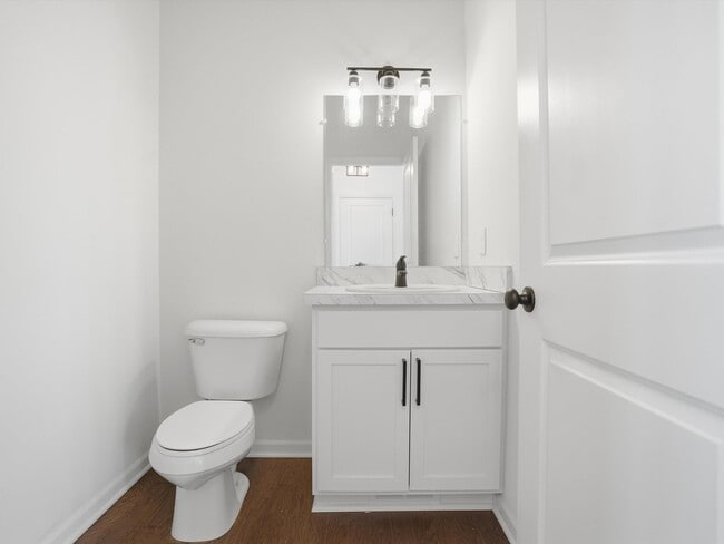 Building Photo - 6246 Hawthorne Ave