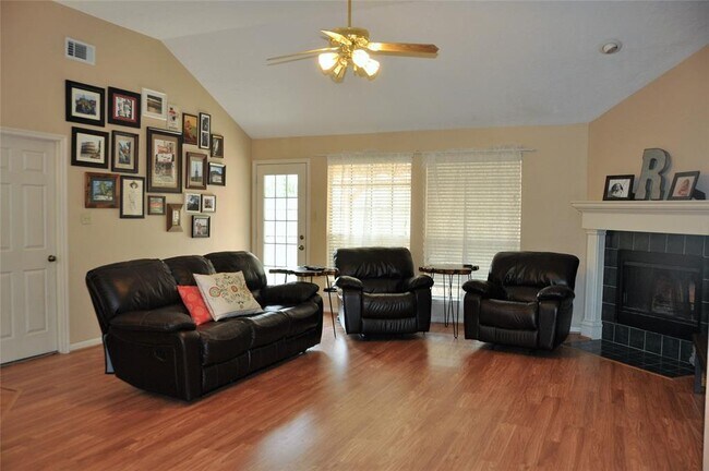 Building Photo - 1002 Abbott Dr