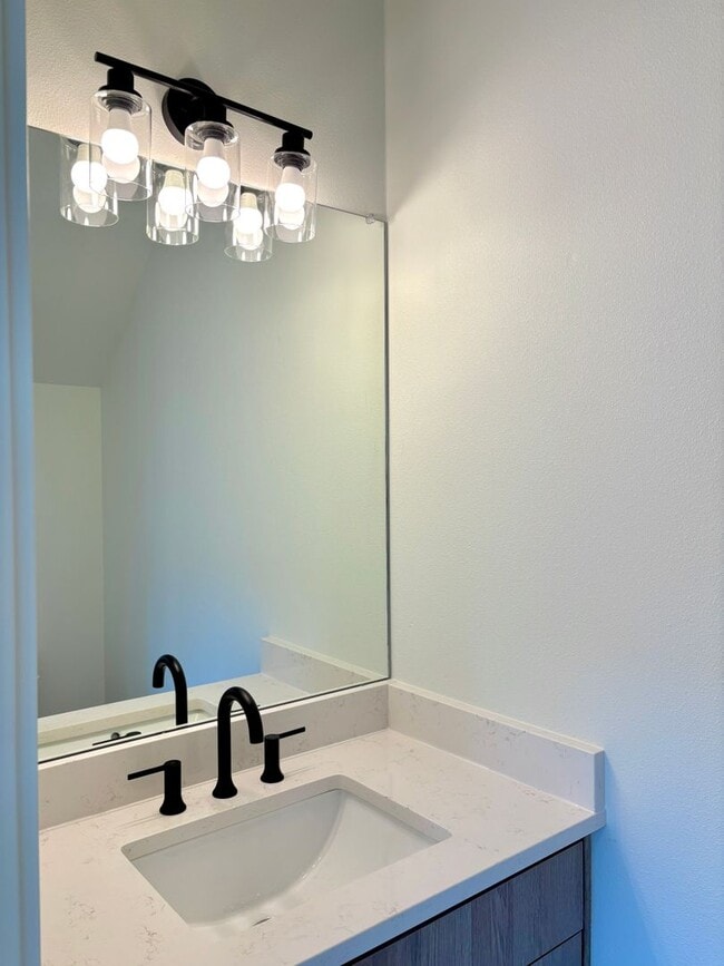 Building Photo - *MOVE-IN SPECIAL*  St. Johns New Build Townhouse - Bright and Spacious End Unit 2 Bedroom with A/...
