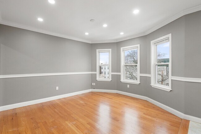 Building Photo - 97 Welles Ave