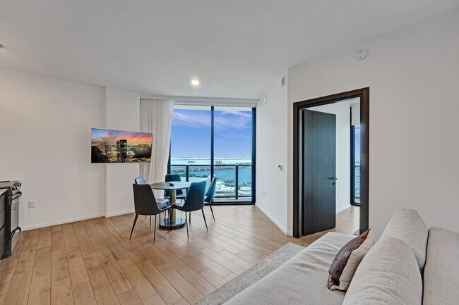 Building Photo - 398 NE 5th St