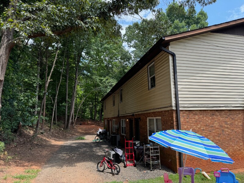 Building Photo - 147 Woodland Dr