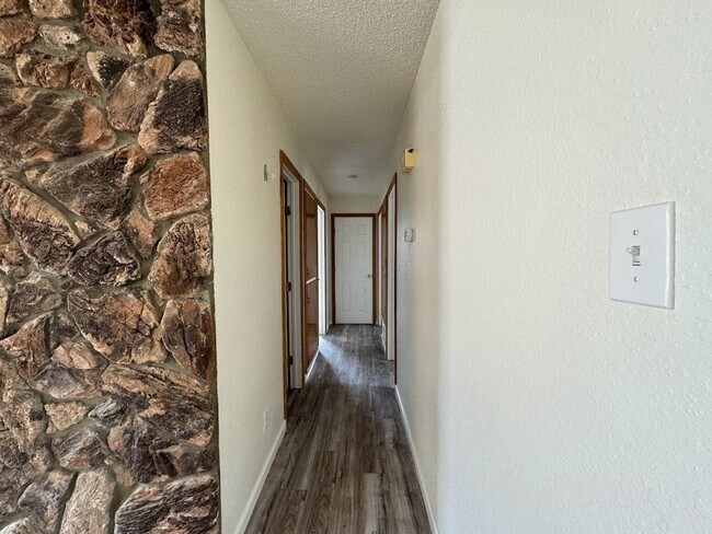 Building Photo - 2614 Palomar Pl