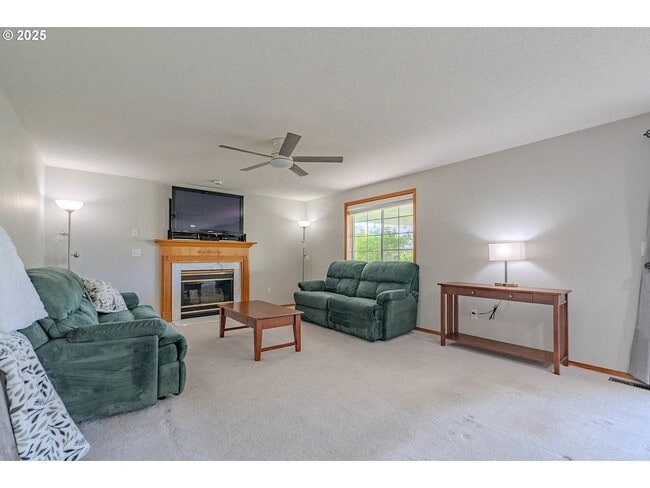 Building Photo - Spacious 4BR, 3 Bath House in Felida
