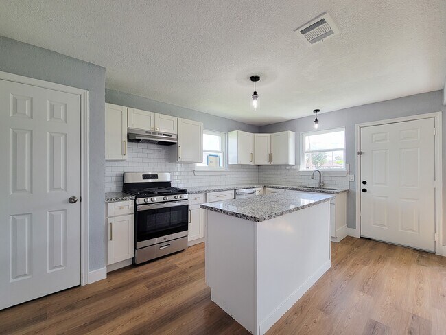 Building Photo - 4538 Clover St