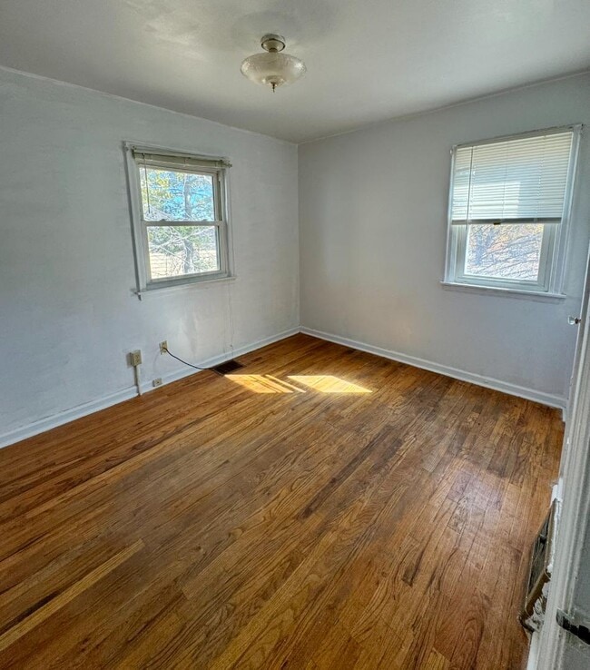 Building Photo - 1323 Cherry St