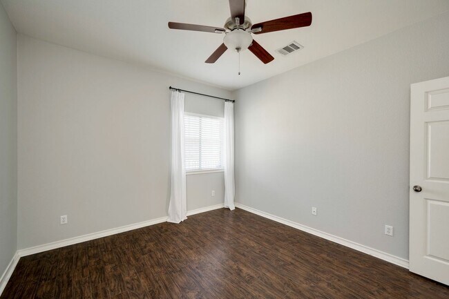 Building Photo - 2916 Alsatia Dr