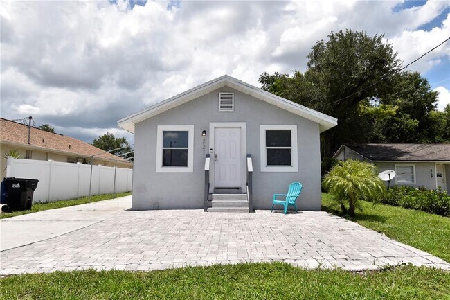 Primary Photo - 221 E Cypress St
