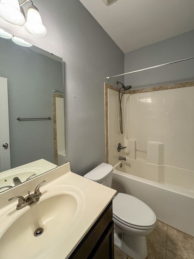 Building Photo - Attractive 3 Bed 2 Bath Home in Westgate