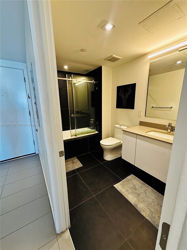 Building Photo - 1600 NE 1st Ave