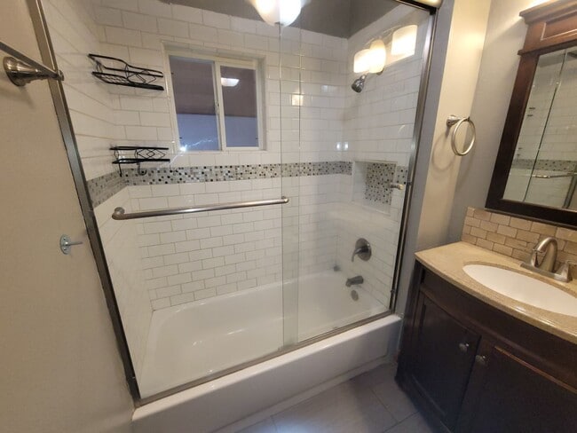 Building Photo - ALL UTILITIES INCLUDED - Country Home in t...