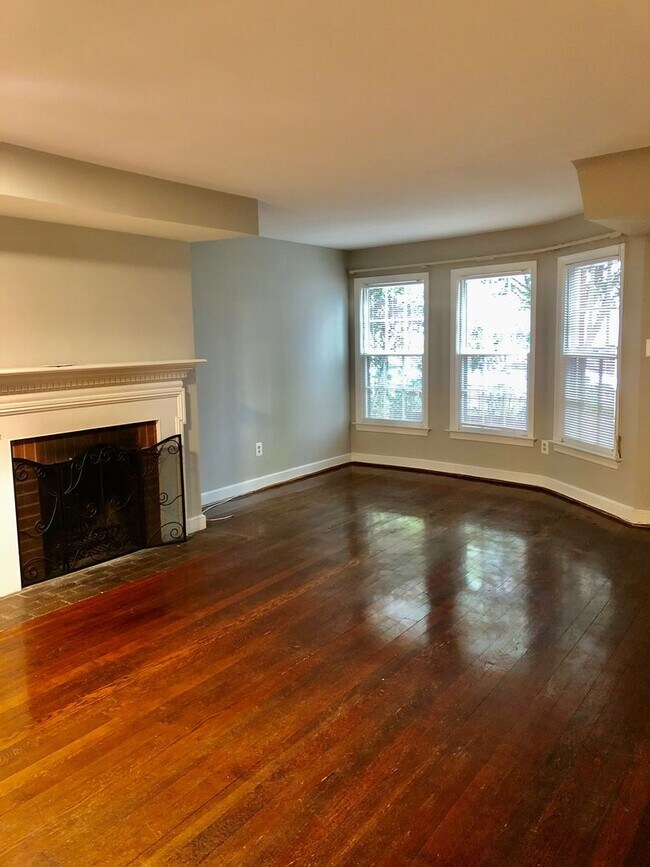 Building Photo - 939 25th St NW