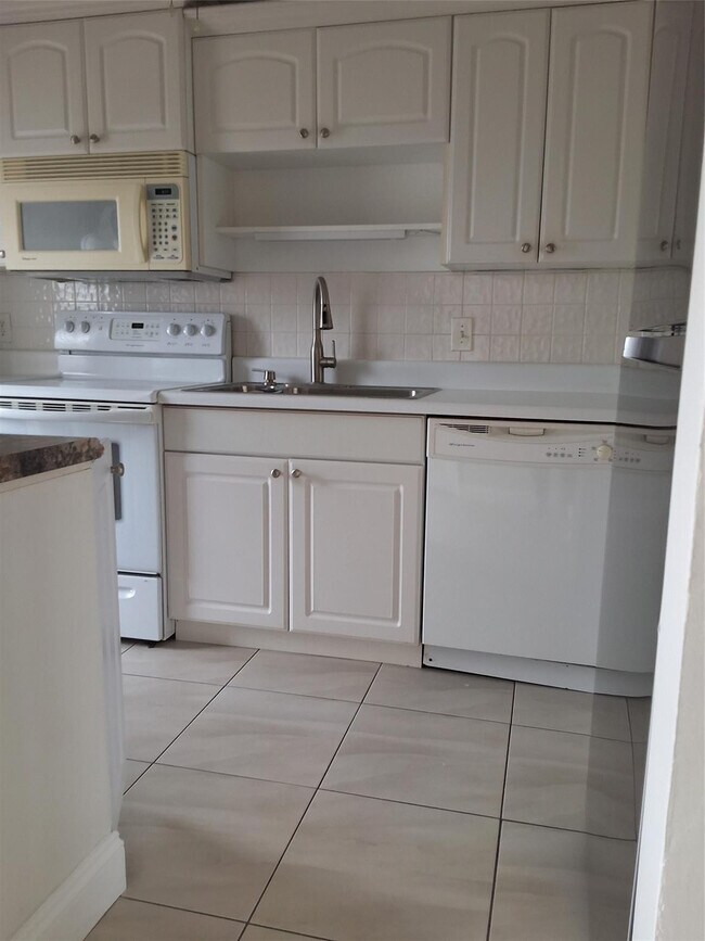 Building Photo - 4500 N Federal Hwy