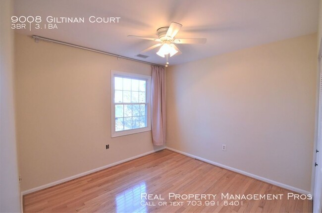 Building Photo - Charming End Unit by Huntsman Lake!