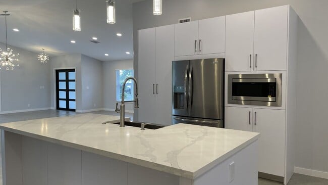Building Photo - Spacious 3-Bedroom Oasis in Loxahatchee with 2 Full Baths
