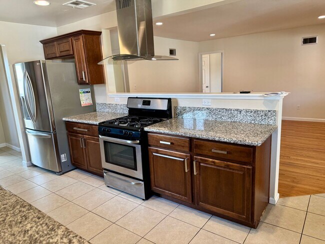 Building Photo - OPEN HOUSE 8/16/25 3pm-4pm