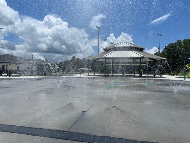 Building Photo - 505 E Washington Ave