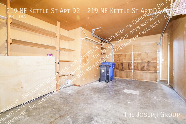 Building Photo - 219 NE Kettle St