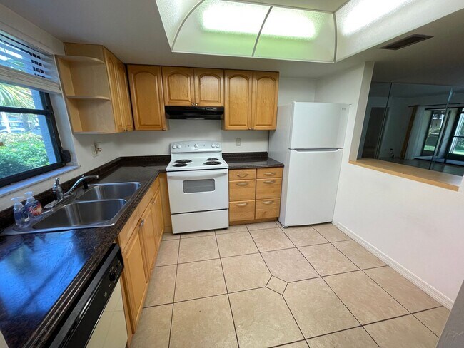 Building Photo - ANNUAL RENTAL - 2 BED / 2 BATH IN PINE HAVEN!