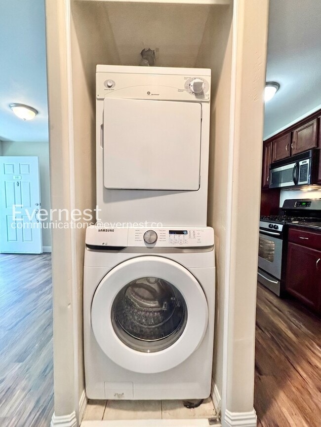 Building Photo - 1 Bed/1 Bath Condo with Modern Amenities / Pet-Friendly / Vouchers Accepted / Available Now!