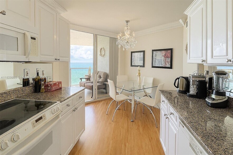 Building Photo - 16711 Collins Ave