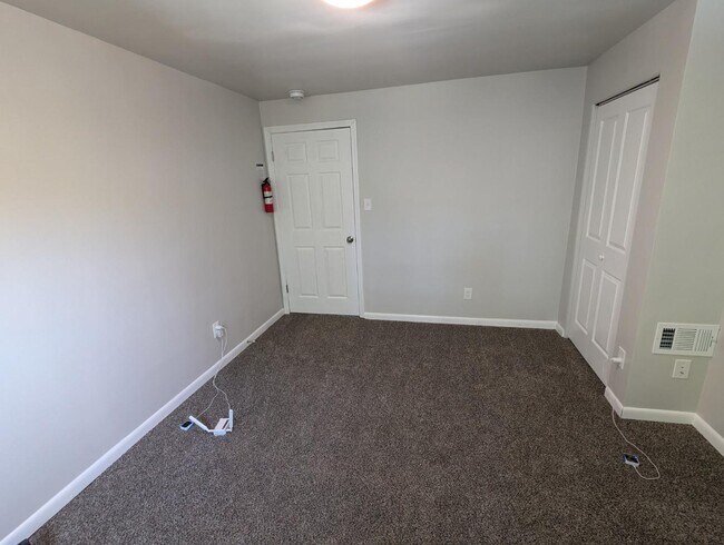 Building Photo - 140 Zara St