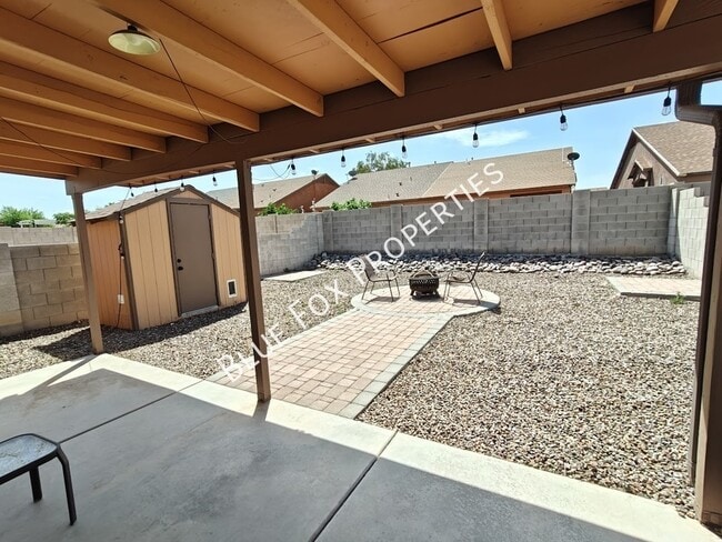 Building Photo - 2122 E Calle Arroyo Lindo