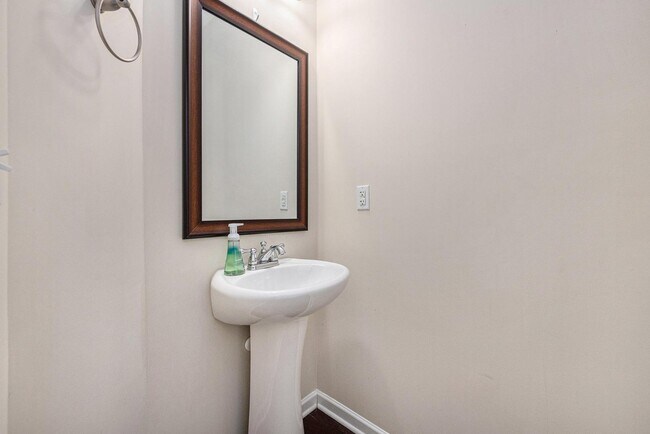 Building Photo - 349 Drayton Pl Dr