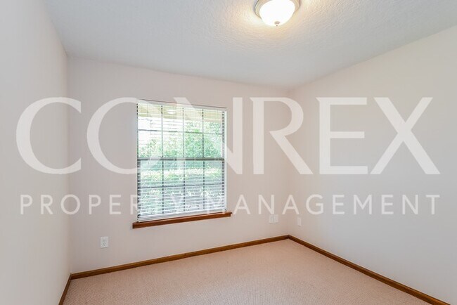 Building Photo - Adorable 4 Bedroom with TONS of Updates